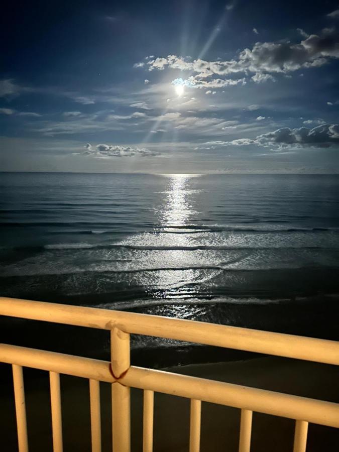 Beach Oasis 704 Lovely Daytona Ocean Front For 5 Sleeps Up To 12 Daytona Beach Exterior foto